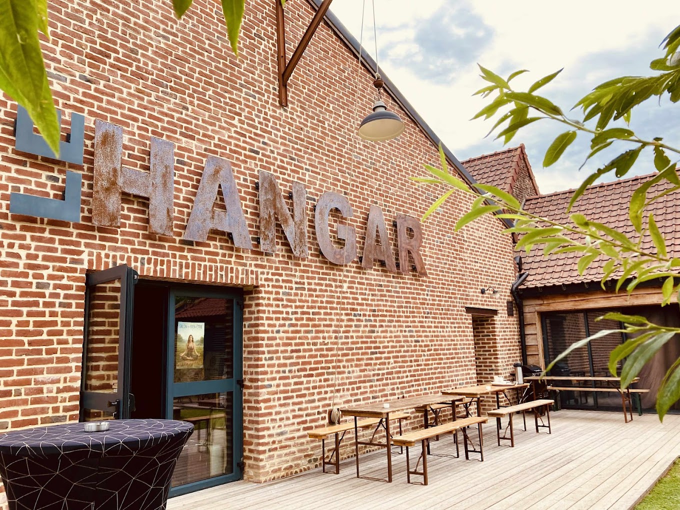 Le Hangar
